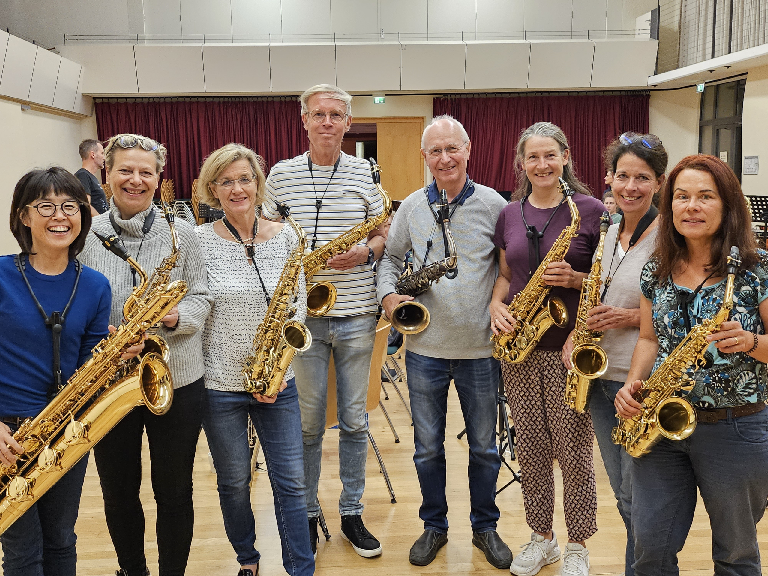 Das Ensemble Kingstruments mit Dirigent Andrew Laubstein bei der Probenphase in Schlitz.