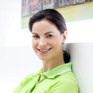 Dr. Nadine Oellerich